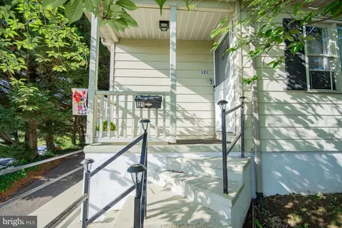 Exterior - 121 E James St, Winchester, VA 22601 photo 1 of 9