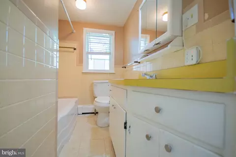 Bath - 121 E James St, Winchester, VA 22601 photo 1 of 2