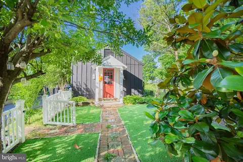 Exterior - 121 E James St, Winchester, VA 22601 photo 7 of 9