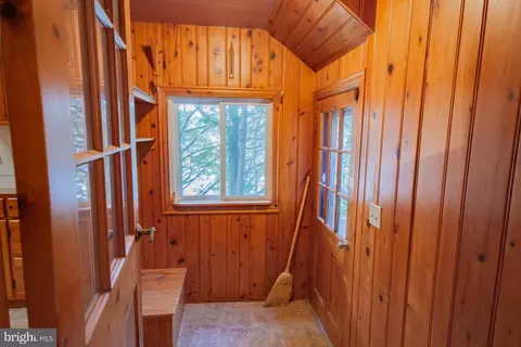 Entry Way - 121 E James St, Winchester, VA 22601 photo 3 of 10