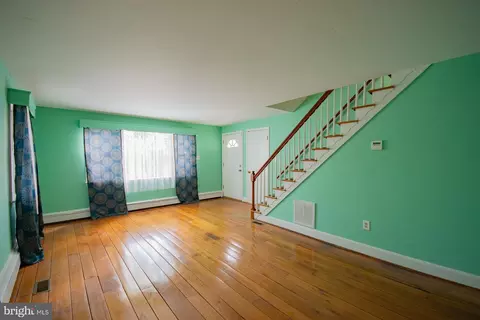 Living - 121 E James St, Winchester, VA 22601 photo 3 of 9