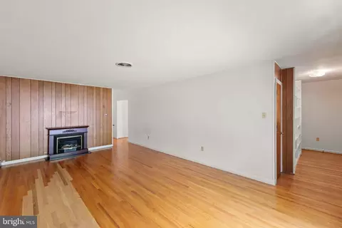 412 Fairview Ave, Winchester, VA 22601 photo 2