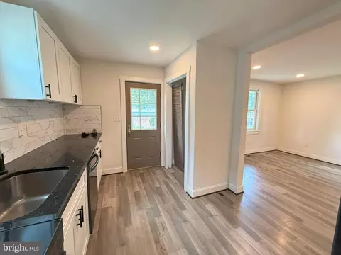 Entry Way - 369 Charles St, Winchester, VA 22601 photo 1 of 3
