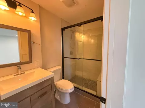 Bath - 369 Charles St, Winchester, VA 22601 photo 1 of 3