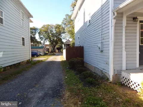Entry Way - 369 Charles St, Winchester, VA 22601 photo 3 of 3