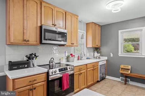 Kitchen - 319 Beechcroft Rd, Winchester, VA 22601 photo 5 of 7