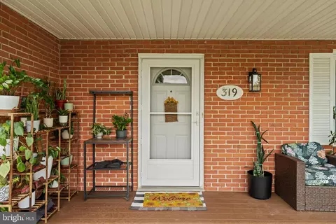 Exterior - 319 Beechcroft Rd, Winchester, VA 22601 photo 2 of 14