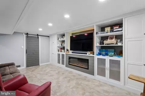 Entry Way - 319 Beechcroft Rd, Winchester, VA 22601 photo 5 of 5
