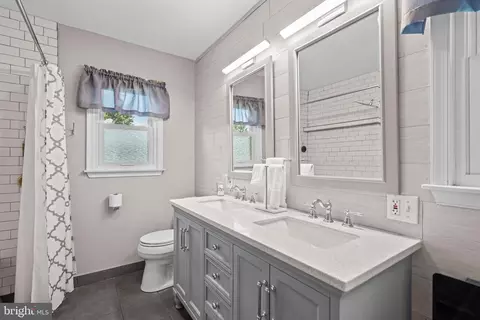 Bath - 319 Beechcroft Rd, Winchester, VA 22601 photo 7 of 7