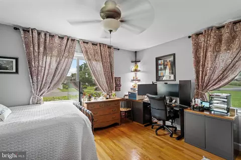 Bedroom - 319 Beechcroft Rd, Winchester, VA 22601 photo 2 of 3