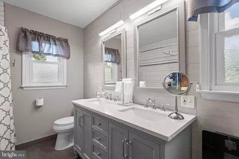 Bath - 319 Beechcroft Rd, Winchester, VA 22601 photo 5 of 7