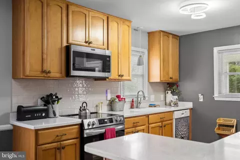 Kitchen - 319 Beechcroft Rd, Winchester, VA 22601 photo 3 of 7