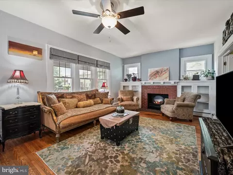 Living - 709 N Braddock St, Winchester, VA 22601 photo 2 of 3