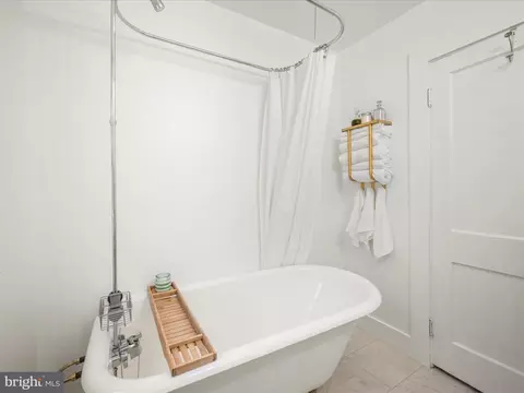 Bath - 709 N Braddock St, Winchester, VA 22601 photo 3 of 3