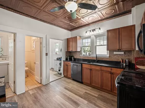 Kitchen - 709 N Braddock St, Winchester, VA 22601 photo 4 of 5