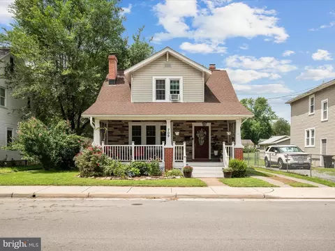 Exterior - 709 N Braddock St, Winchester, VA 22601 photo 16 of 31