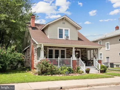 Exterior - 709 N Braddock St, Winchester, VA 22601 photo 18 of 31
