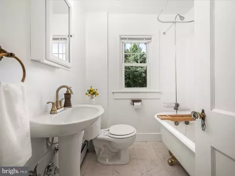 Bath - 709 N Braddock St, Winchester, VA 22601 photo 2 of 3