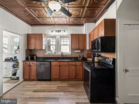 Kitchen - 709 N Braddock St, Winchester, VA 22601 photo 3 of 5
