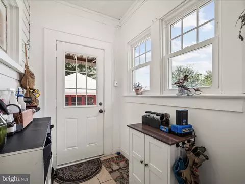 Entry Way - 709 N Braddock St, Winchester, VA 22601 photo 5 of 6