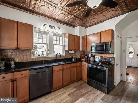 Kitchen - 709 N Braddock St, Winchester, VA 22601 photo 2 of 5
