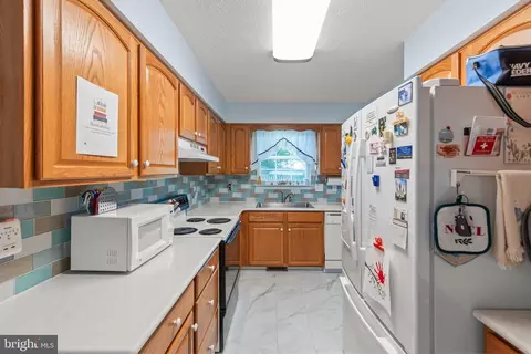 Kitchen - 423 Crescent Dr, Winchester, VA 22601 photo 3 of 4
