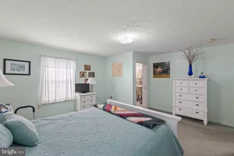 Bedroom - 423 Crescent Dr, Winchester, VA 22601 photo 2 of 6