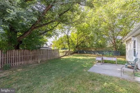 Exterior - 423 Crescent Dr, Winchester, VA 22601 photo 7 of 9