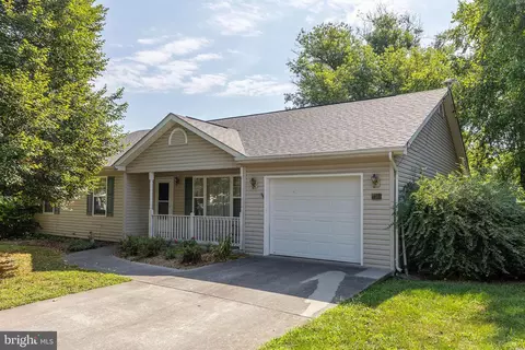 423 Crescent Dr, Winchester, VA 22601