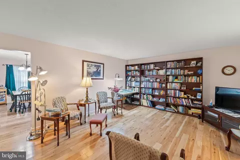 Other - 423 Crescent Dr, Winchester, VA 22601 photo 3 of 6