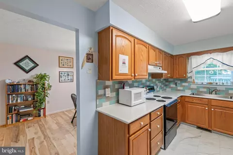 Kitchen - 423 Crescent Dr, Winchester, VA 22601 photo 2 of 4