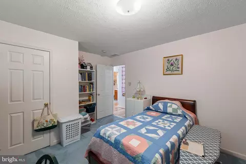 Bedroom - 423 Crescent Dr, Winchester, VA 22601 photo 6 of 6