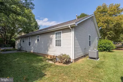 Exterior - 423 Crescent Dr, Winchester, VA 22601 photo 8 of 9