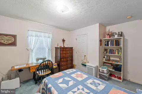 Bedroom - 423 Crescent Dr, Winchester, VA 22601 photo 5 of 6
