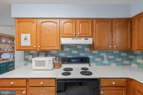 Kitchen - 423 Crescent Dr, Winchester, VA 22601 photo 4 of 4