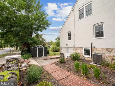 Exterior - 25 E Hart St, Winchester, VA 22601 photo 6 of 10