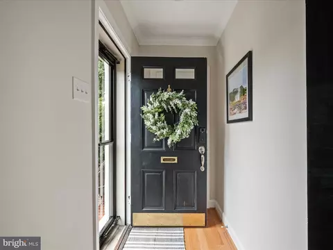 Entry Way - 25 E Hart St, Winchester, VA 22601 photo 1 of 6