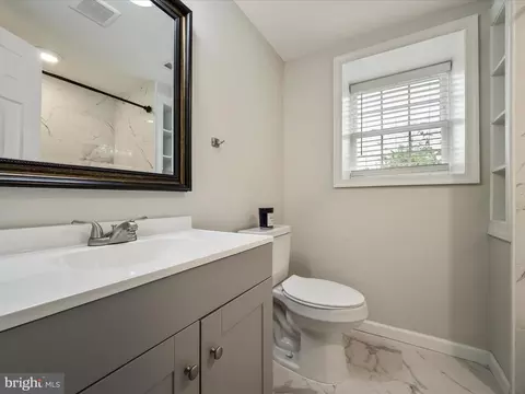 Bath - 25 E Hart St, Winchester, VA 22601 photo 3 of 4