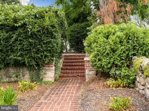 Exterior - 25 E Hart St, Winchester, VA 22601 photo 5 of 10