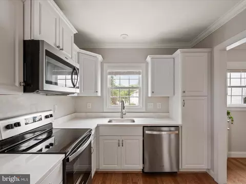 Kitchen - 25 E Hart St, Winchester, VA 22601 photo 2 of 3