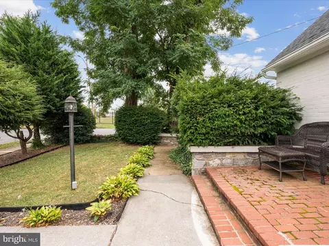 Exterior - 25 E Hart St, Winchester, VA 22601 photo 3 of 10