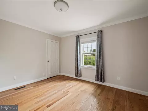 Bedroom - 25 E Hart St, Winchester, VA 22601 photo 1 of 7