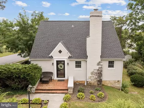 25 E Hart St, Winchester, VA 22601