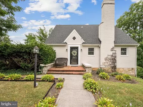 Exterior - 25 E Hart St, Winchester, VA 22601 photo 2 of 10