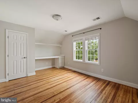 Bedroom - 25 E Hart St, Winchester, VA 22601 photo 5 of 7