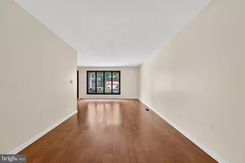 Living - 107 Roszel Rd, Winchester, VA 22601 photo 4 of 14