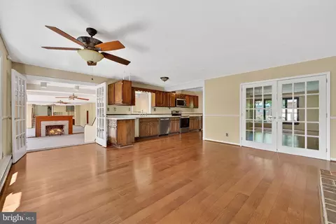 Living - 107 Roszel Rd, Winchester, VA 22601 photo 8 of 14