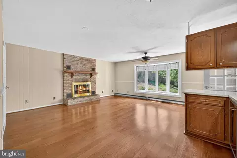 Living - 107 Roszel Rd, Winchester, VA 22601 photo 5 of 14