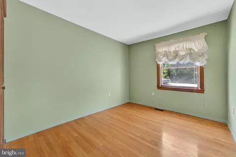 Bedroom - 107 Roszel Rd, Winchester, VA 22601 photo 3 of 8