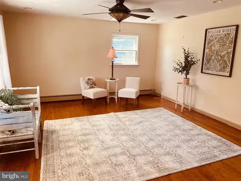 Living - 425 Beechcroft Rd, Winchester, VA 22601 photo 1 of 3